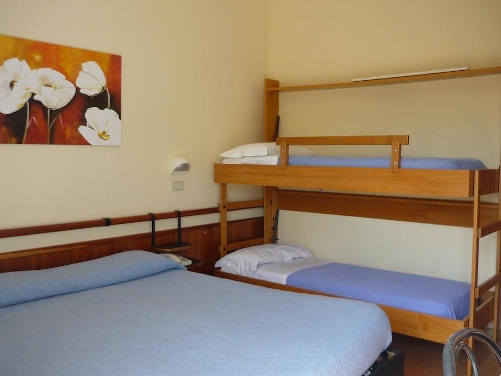 Hotel Houston Римини Экстерьер фото