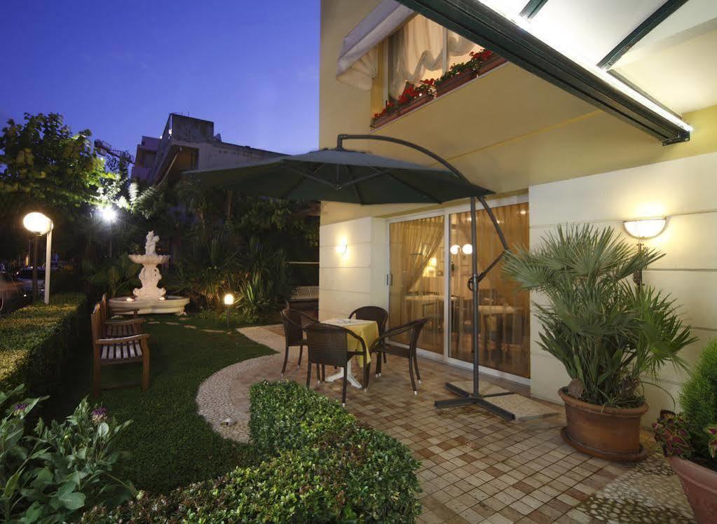 Hotel Houston Римини Экстерьер фото