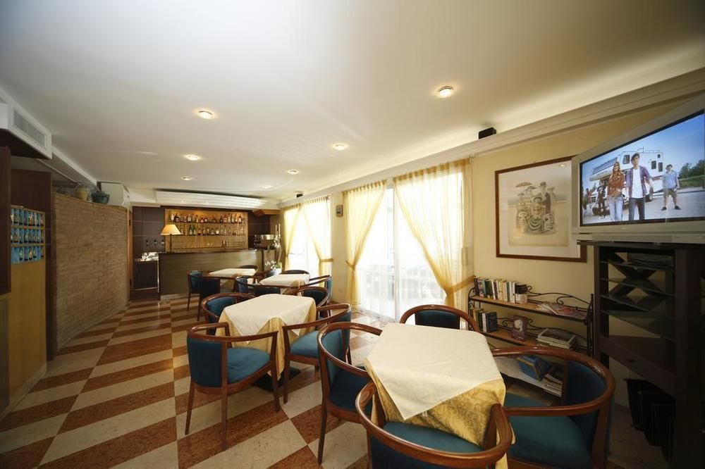Hotel Houston Римини Экстерьер фото